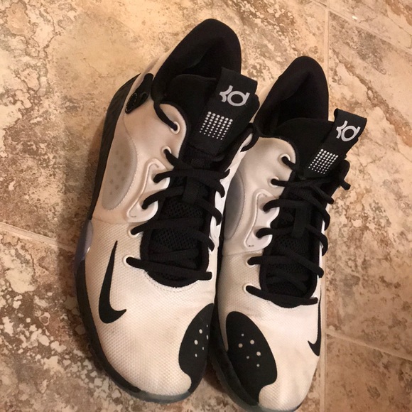 Basketball Shoes - Picture 2 of 7